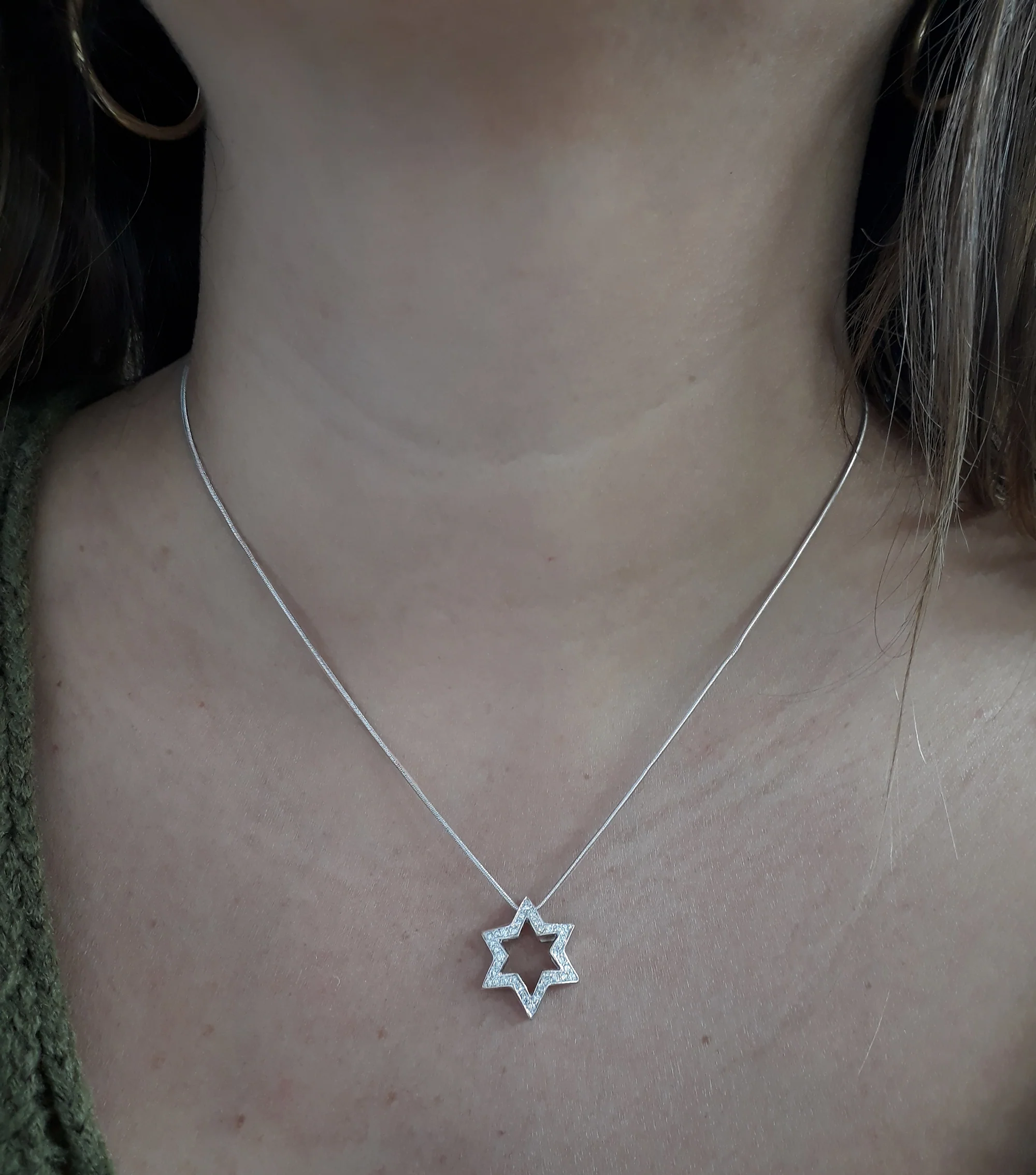 שרשרת זהב לבן עם תליון מגן דוד 18 קארט משובץ יהלומים - Image 3