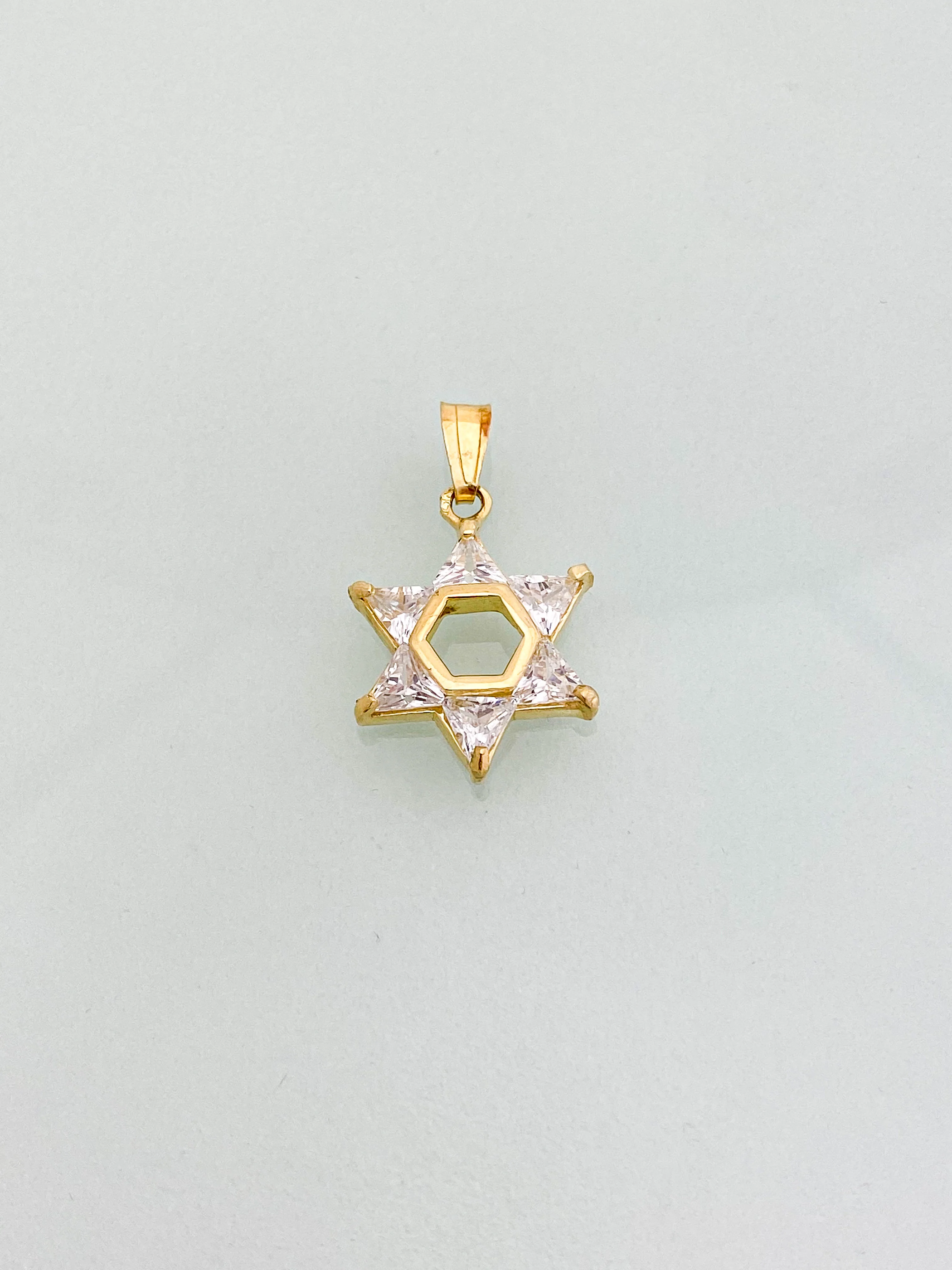 תליון מגן דוד זהב 14 קארט משובץ זירקונים