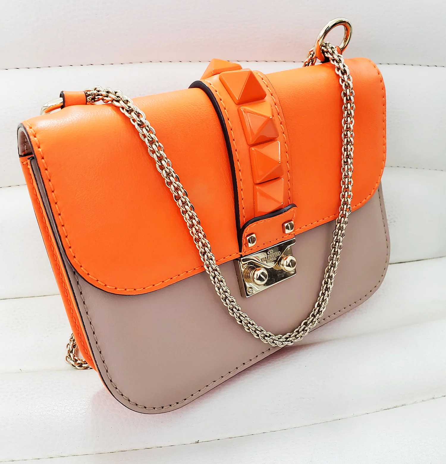 ืชืืง ืฆื Valentino, Glam lock - Image 2