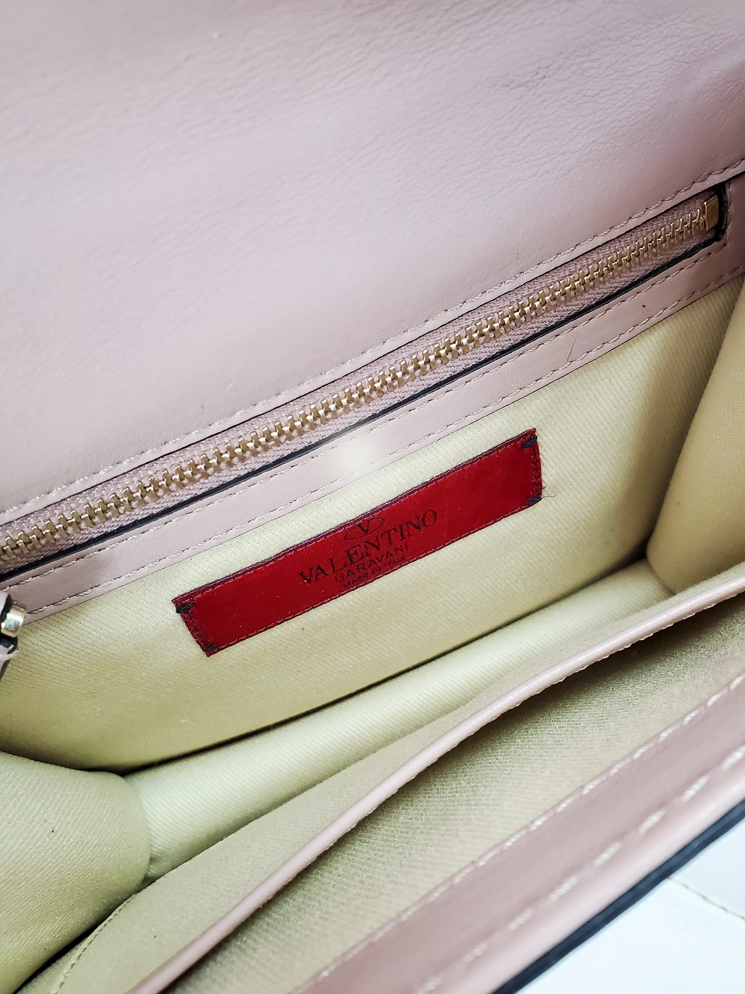 ืชืืง ืฆื Valentino, Glam lock - Image 4